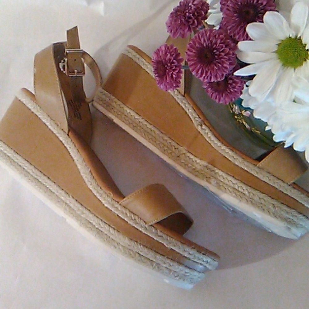 Me Too Platform Sandals - Picture 2 of 9